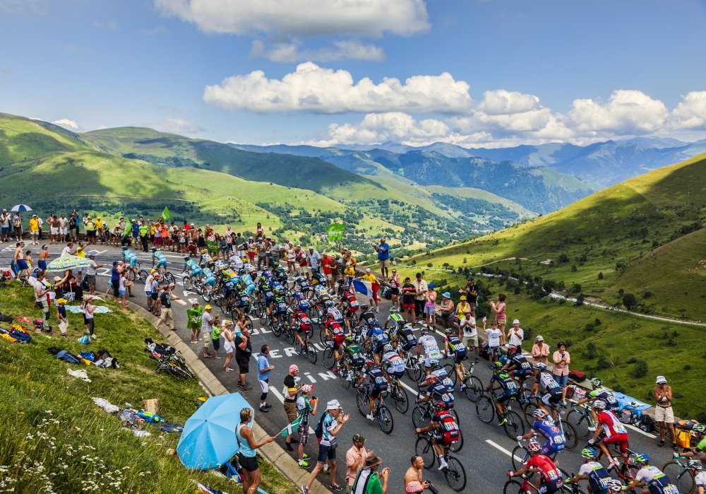 Feltet forsøger at følge de mange Tour de France-regler i bjergene
