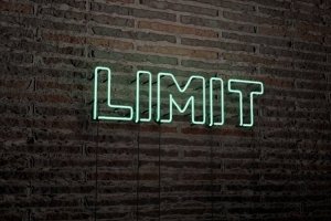 Grønt neonskilt med ordet "Limit" på en mørk murstensvæg