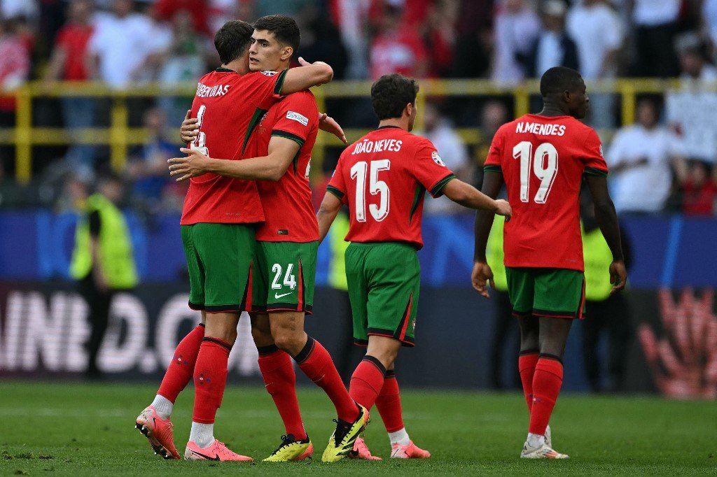 Portugal-spillere fejrer sejr over Tyrkiet ved EM 2024